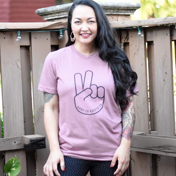 NEW COLOR 🎨 Keepin on tee - Picture 3 of 4